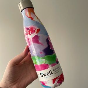 Swell floral bottle